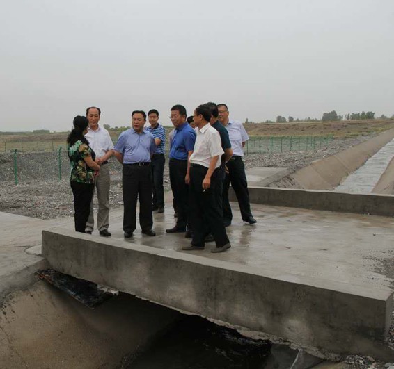 甘肃省水利厅厅长魏宝君到威廉希尔williamhill节水实验的肃州区丰乐灌区二坝高效节水浇灌项目现场调研 - 威廉希尔williamhill新闻 - 新闻中心 - nbsp,项目,节水,高效,肃州区,实验,节水浇灌,二坝,灌区