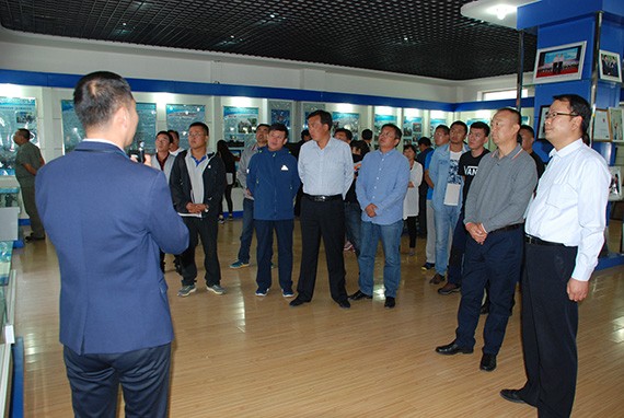 内蒙古阿拉善盟阿右旗节水浇灌考察团到集团公司旅行考察 - 威廉希尔williamhill新闻 - 新闻中心 - 考察团,nbsp,考察,公司,集团公司,节水浇灌,行在,威廉希尔williamhill,节水