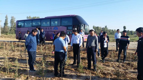 内蒙古阿拉善盟阿右旗节水浇灌考察团到集团公司旅行考察 - 威廉希尔williamhill新闻 - 新闻中心 - 考察团,nbsp,考察,公司,集团公司,节水浇灌,行在,威廉希尔williamhill,节水