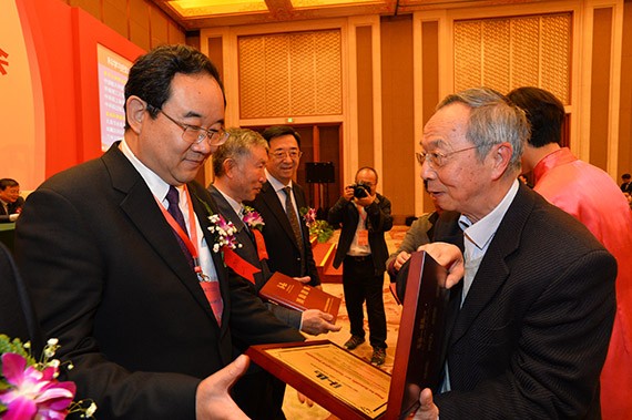 集团公司董事长王栋荣获“何梁何利基金奖”在京受到表扬 - 威廉希尔williamhill新闻 - 新闻中心 - nbsp,手艺,何梁何,荣获,基金,王栋,国家,科学,董事长