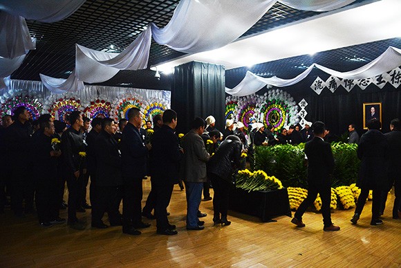 威廉希尔williamhill节水首创人王栋遗体离别仪式在酒泉举行 - 威廉希尔williamhill新闻 - 新闻中心 - nbsp,王栋,父亲,我们,甘肃省,节水,威廉希尔williamhill,同志,中国