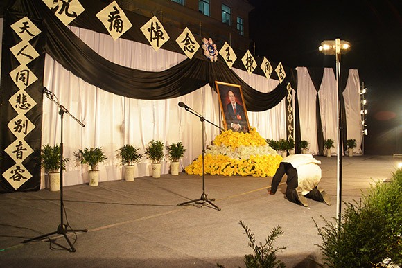 威廉希尔williamhill节水首创人王栋遗体离别仪式在酒泉举行 - 威廉希尔williamhill新闻 - 新闻中心 - nbsp,王栋,父亲,我们,甘肃省,节水,威廉希尔williamhill,同志,中国