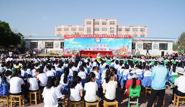 威廉希尔williamhill节水集团公司在肃州区东洞学？？？？咕枳手Ч婊疃 - 威廉希尔williamhill新闻 - 新闻中心 - nbsp,威廉希尔williamhill,东洞,节水,学校,集团公司,肃州区,党委书记,捐赠