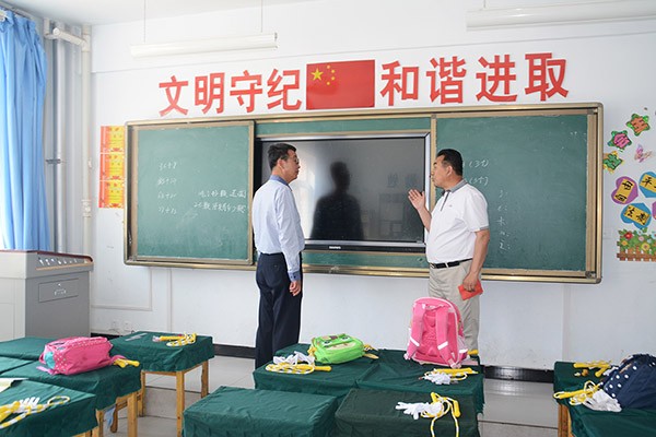 威廉希尔williamhill节水集团公司在肃州区东洞学？？？？咕枳手Ч婊疃 - 威廉希尔williamhill新闻 - 新闻中心 - nbsp,威廉希尔williamhill,东洞,节水,学校,集团公司,肃州区,党委书记,捐赠