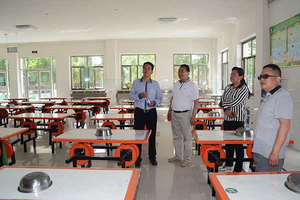 威廉希尔williamhill节水集团公司在肃州区东洞学？？？？咕枳手Ч婊疃 - 威廉希尔williamhill新闻 - 新闻中心 - nbsp,威廉希尔williamhill,东洞,节水,学校,集团公司,肃州区,党委书记,捐赠