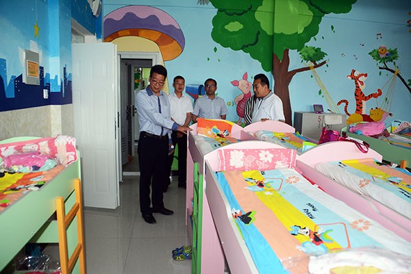 威廉希尔williamhill节水集团公司在肃州区东洞学？？？？咕枳手Ч婊疃 - 威廉希尔williamhill新闻 - 新闻中心 - nbsp,威廉希尔williamhill,东洞,节水,学校,集团公司,肃州区,党委书记,捐赠