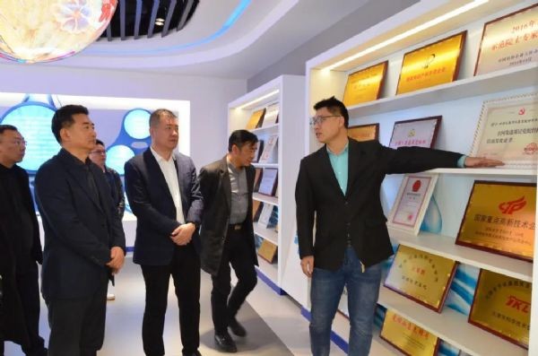 威廉希尔williamhill动态| 湖北省当阳市副市长刘伟一行莅临威廉希尔williamhill节水集团旅行考察 增进双方相助共赢 - 威廉希尔williamhill新闻 - 新闻中心 - nbsp,威廉希尔williamhill,刘伟,节水,当阳市,旅行,一行,集团,副市长