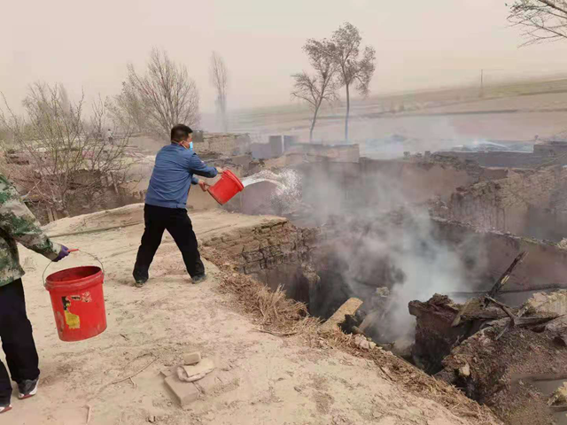 威廉希尔williamhill动态| 威廉希尔williamhill节水酒泉公司6名员工见义勇为帮村民救火 要害时刻彰显新时代企业继续 - 威廉希尔williamhill新闻 - 新闻中心 - nbsp,威廉希尔williamhill,员工,节水,6名,救火,公司,酒泉,村民