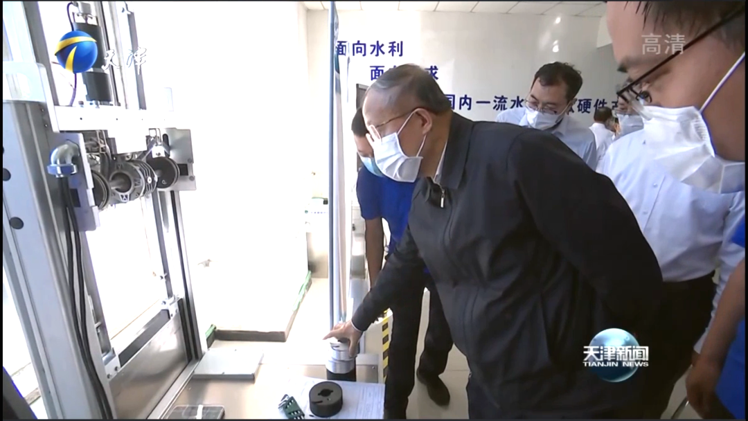 威廉希尔williamhill动态| 天津市委书记李鸿忠专程赴威廉希尔williamhill节水集团调研 强调坚持节水优先 施展企业科技立异作用 推动节水事业生长 - 威廉希尔williamhill新闻 - 新闻中心 - 节水,nbsp,威廉希尔williamhill,李鸿忠,企业,书记,调研,水资源,生长