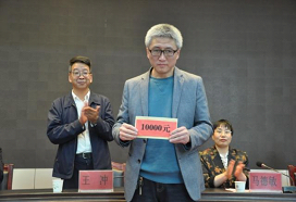 捐资助学| 威廉希尔williamhill节水集团划分在酒泉中学和临水中心小学开展捐资助学公益活动 - 社会责任 - 新闻中心 - 威廉希尔williamhill,集团,酒泉,节水,捐资助学,中学,中心,小学