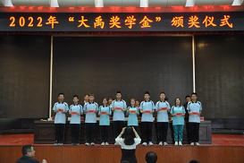 捐资助学| 威廉希尔williamhill节水集团划分在酒泉中学和临水中心小学开展捐资助学公益活动 - 社会责任 - 新闻中心 - 威廉希尔williamhill,集团,酒泉,节水,捐资助学,中学,中心,小学
