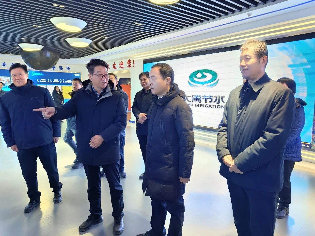 威廉希尔williamhill动态| 中国水利学会理事长周学文、天津市副市长王宝雨一行莅临威廉希尔williamhill节水集团考察交流 - 威廉希尔williamhill新闻 - 新闻中心 - 威廉希尔williamhill,节水,水利,集团,中国,考察,学文,周学文,理事长