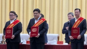 12月8日，，甘肃省增进民营经济高质量生长大会在兰州召开，，董事长王浩宇加入此次大会，，荣获”甘肃省优异中国特色社会主义事业建设者”称呼并做了交流讲话。。。。。”